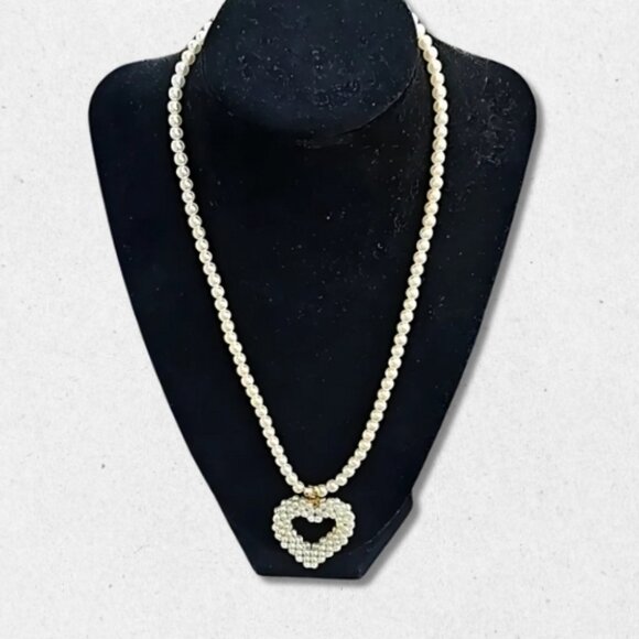 Jewelry - Vintage Faux Pearl  Necklace Heart-Shaped Pendant Barrel Clasp Closure White W O
